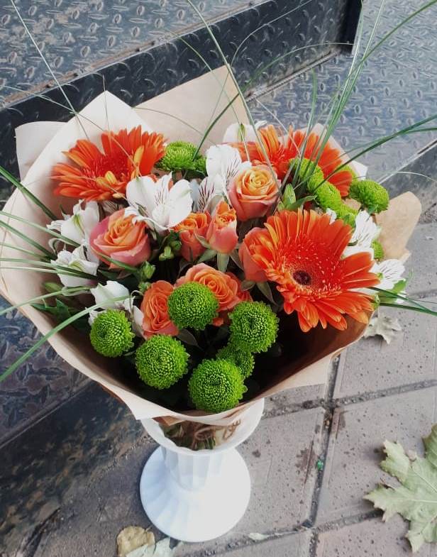 Букет цветов из: Герберы, Хризантемы, Альстромерии и Розы в Бограде