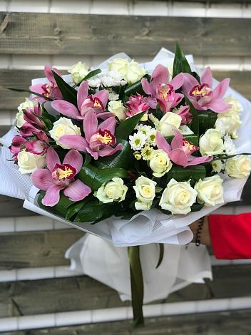 Букет цветов из: Розы и Хризантемы в Бограде