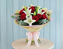 Букет цветов из:  Лилии и Розы в Бограде