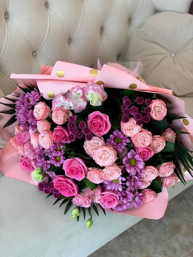 Букет цветов из: Хризантемы, Розы и Лизиантусы в Бограде