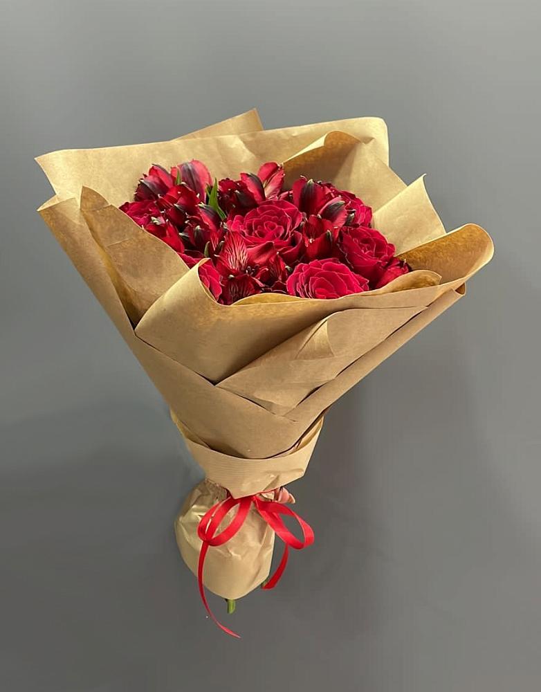 Букет цветов из: Альстромерии и Розы в Бограде