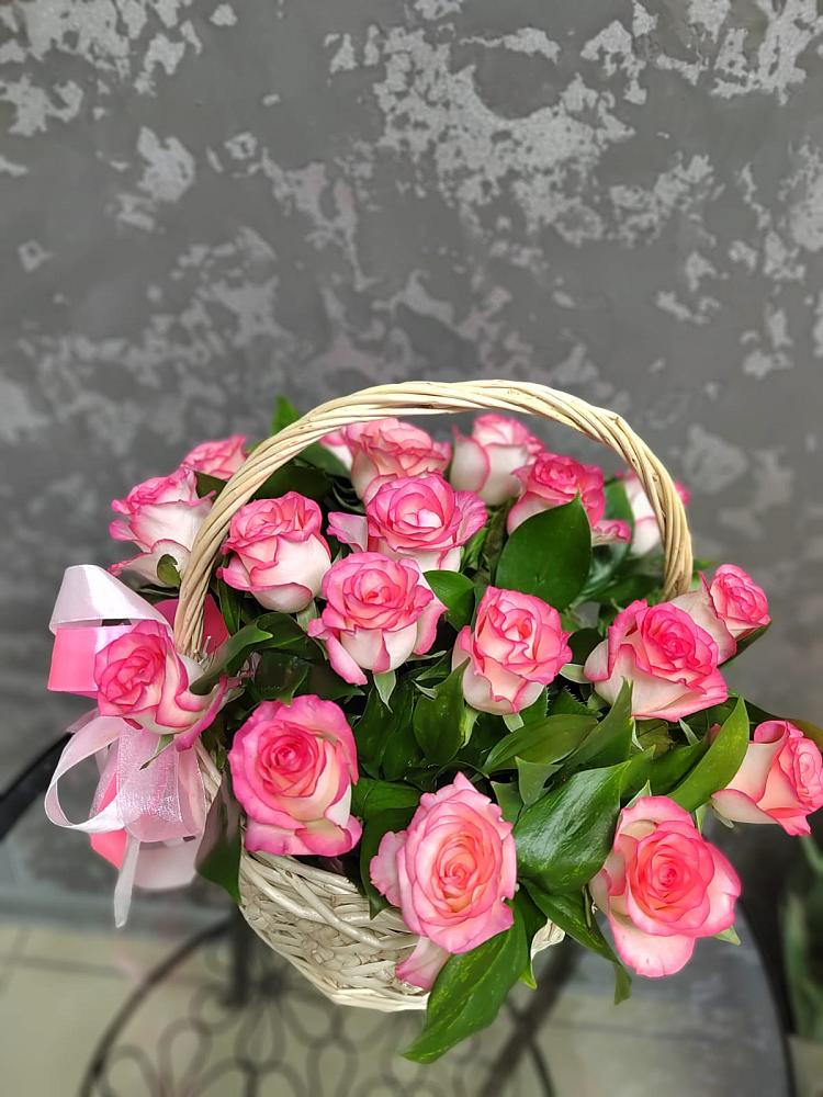 Цветочная композиция из Розы в корзине в Бограде