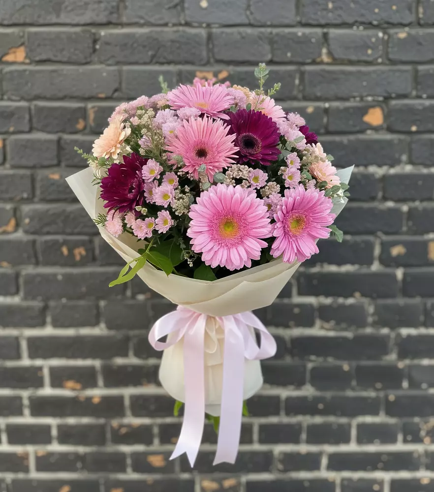Букет цветов из: Герберы и Хризантемы в Бограде