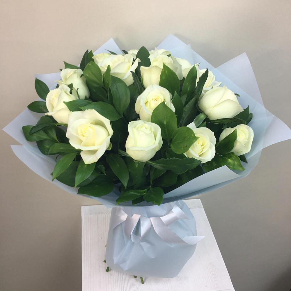 Букет 15 Белых роз Проуд в Бограде