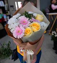 Букет цветов из:  Герберы, Розы и Хризантемы в Бограде