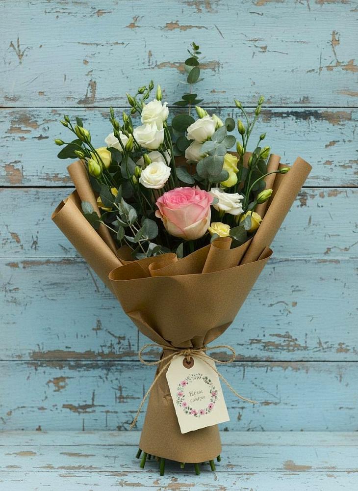 Букет цветов из: Розы и Лизиантусы в Бограде