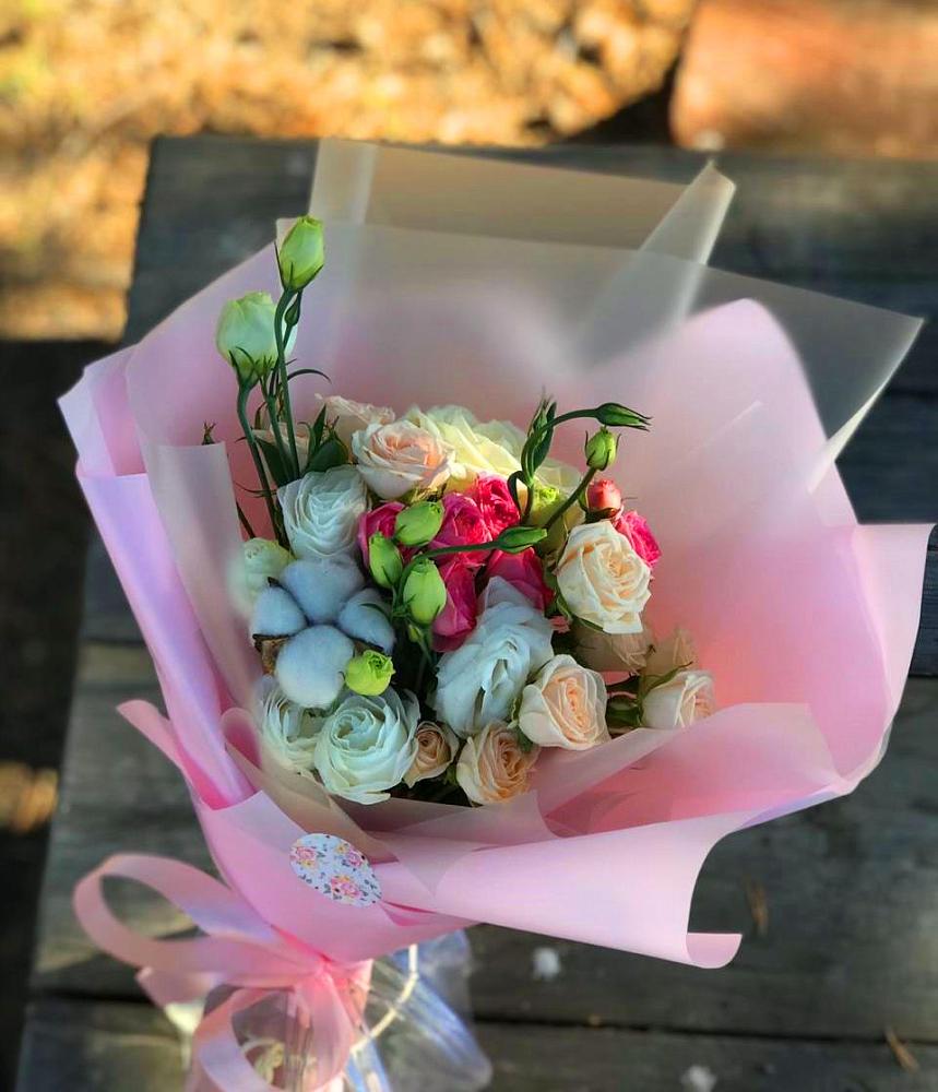 Букет цветов из: Розы и Лизиантусы в Бограде