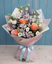 Букет цветов из:  Лизиантусы, Розы, Альстромерии и Гипсофила в Бограде