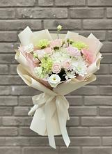 Букет цветов из:  Гвоздики, Розы, Лизиантусы и Хризантемы в Бограде