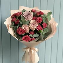 Букет цветов из:  Гвоздики и Розы в Бограде