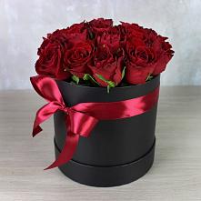 Цветочная композиция из Розы в шляпной коробке в Бограде