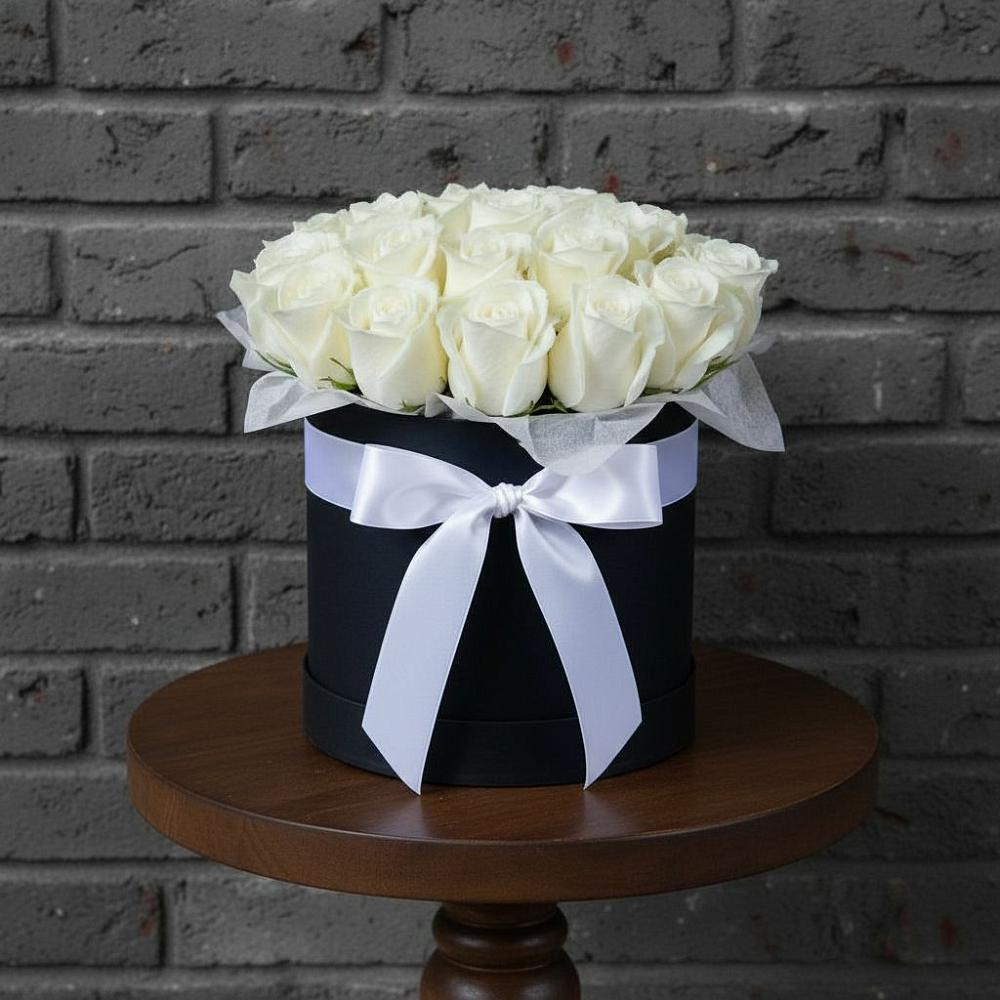 Цветочная композиция из Розы в шляпной коробке в Бограде