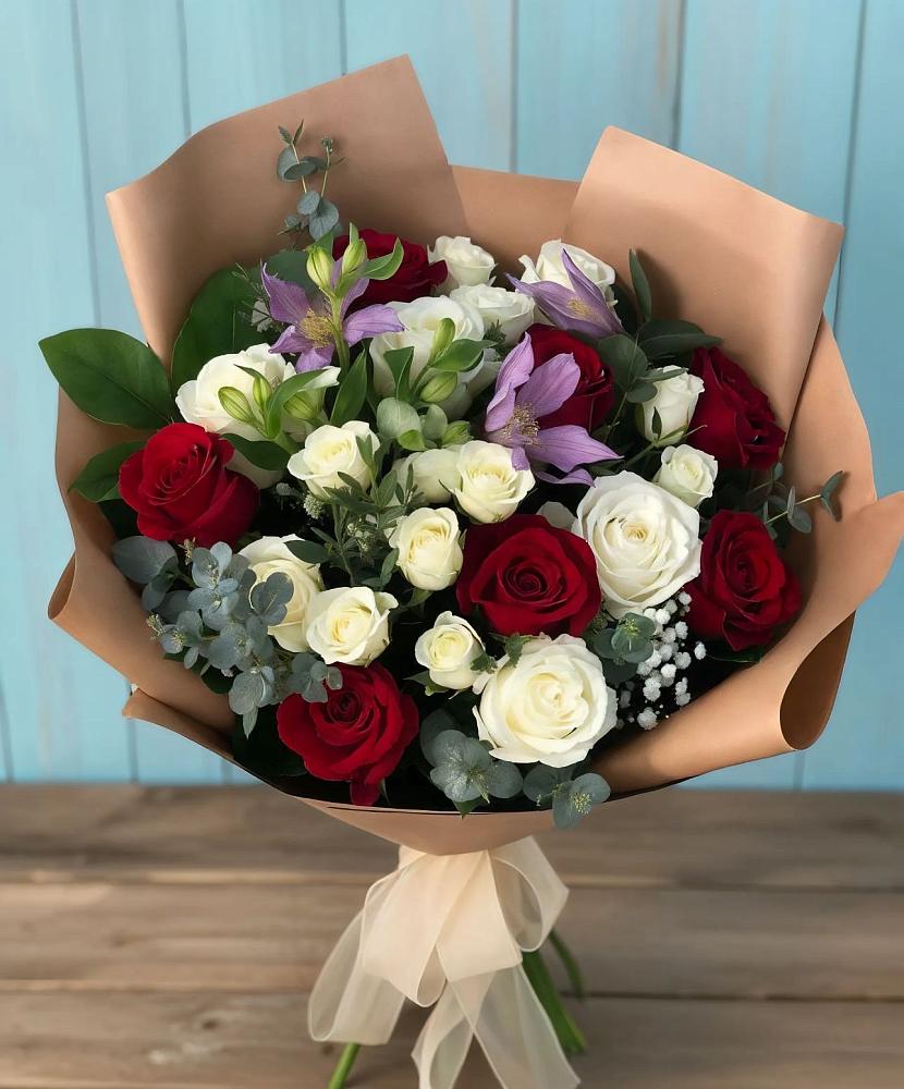 Букет цветов из: Розы и Альстромерии в Бограде