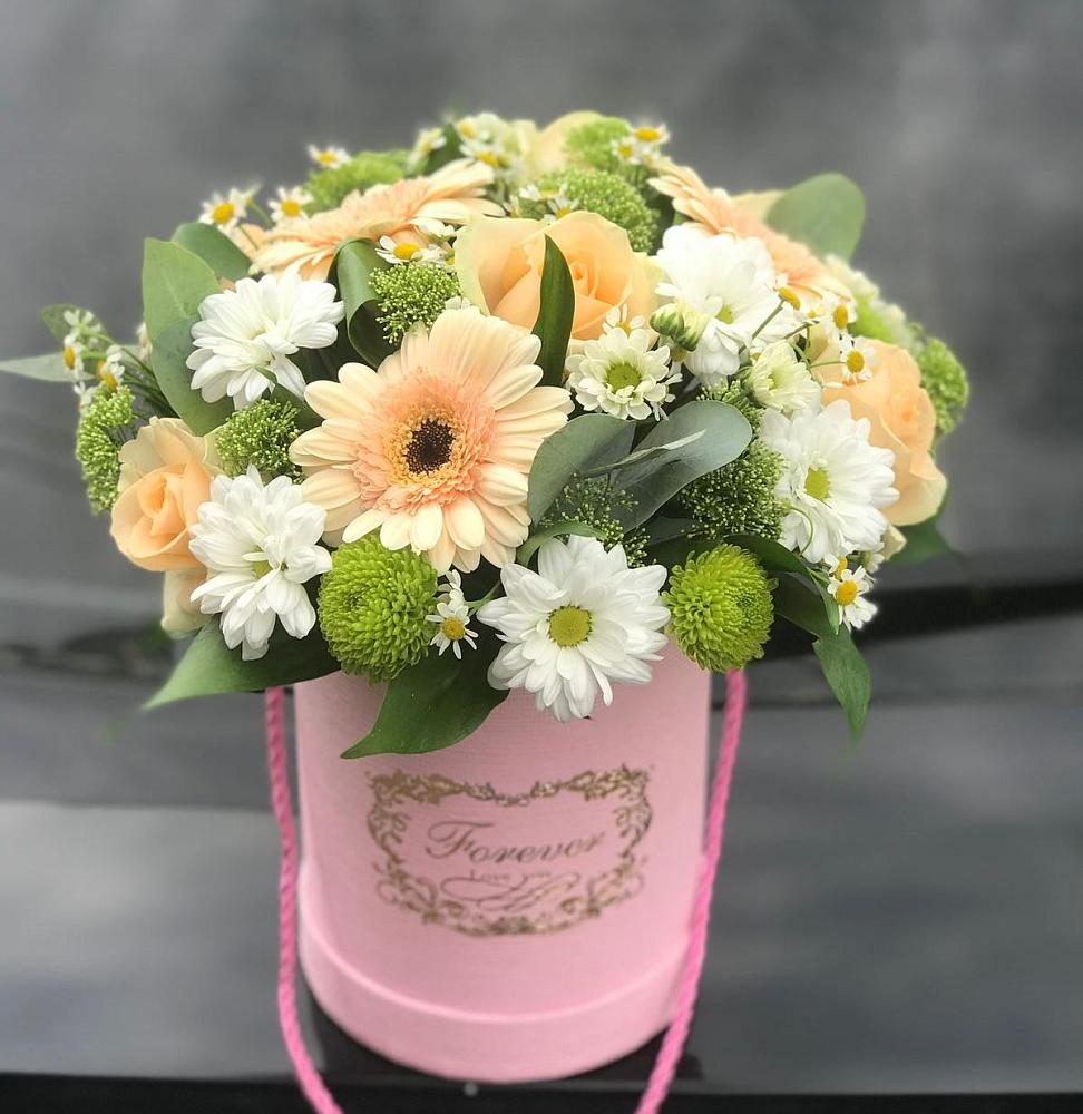 Цветочная композиция из Розы, Герберы и Хризантемы в шляпной коробке в Бограде