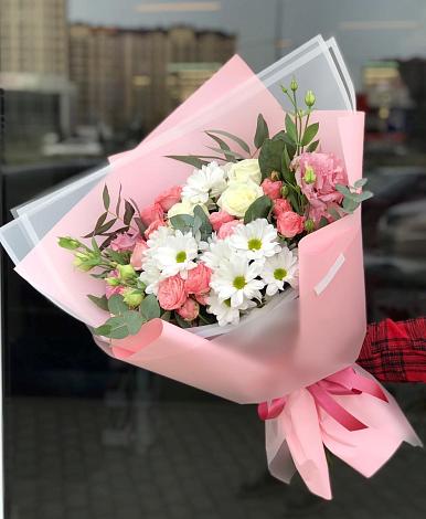 Букет цветов из: Розы, Лизиантусы и Хризантемы в Бограде