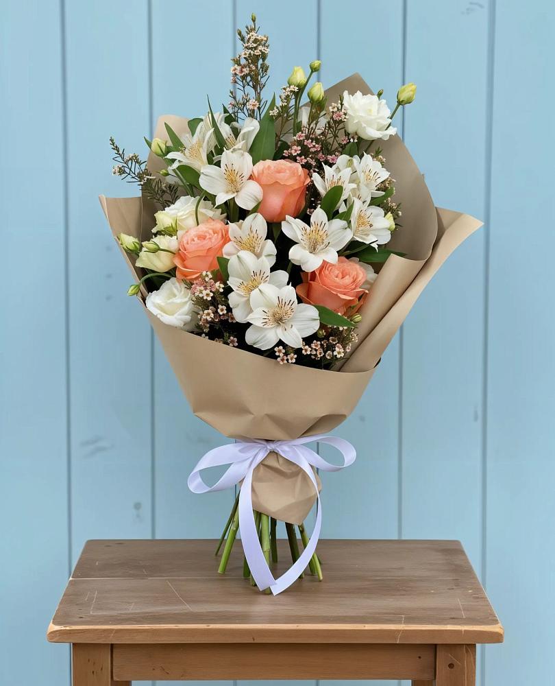 Букет цветов из: Альстромерии, Лизиантусы, Розы и Хризантемы в Бограде