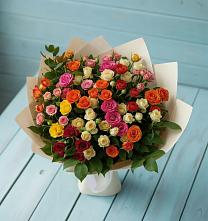 Букет Микс из разноцветных кустовых роз в Бограде