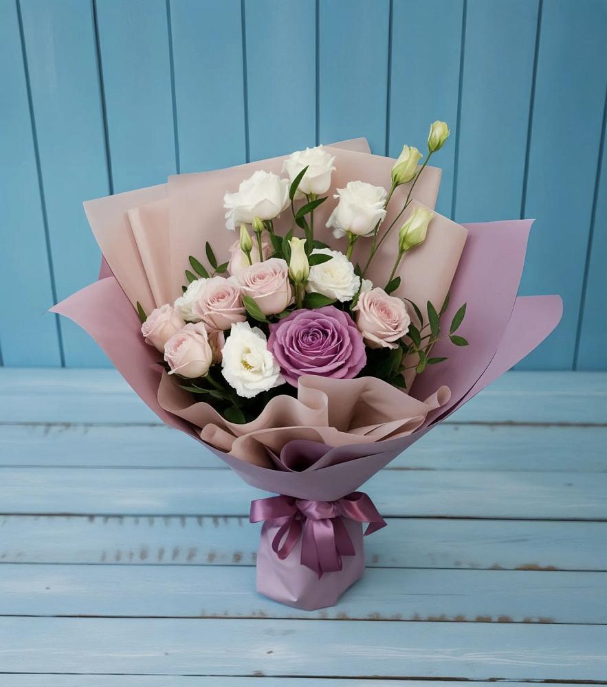 Букет цветов из: Розы и Лизиантусы в Бограде